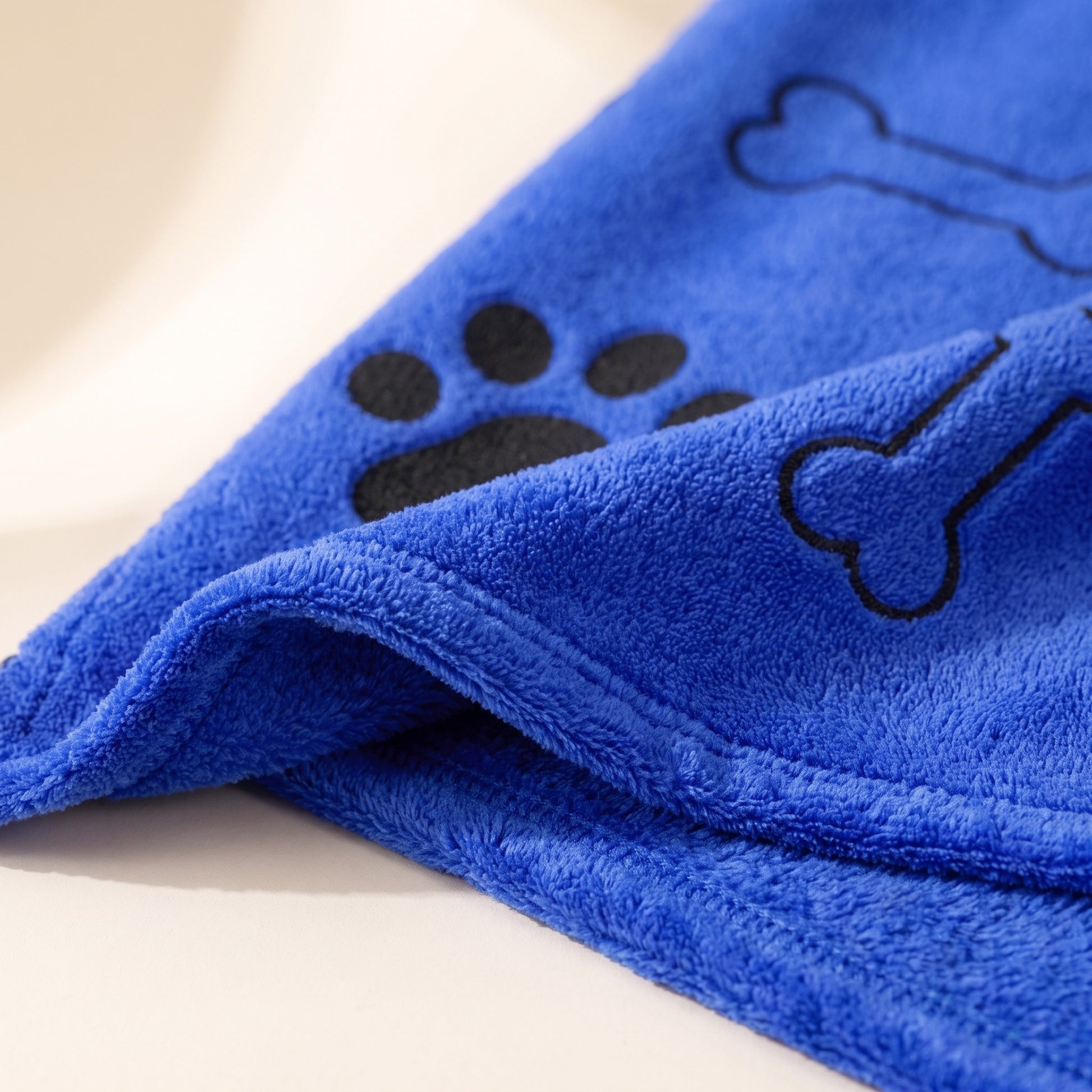 Quick-Dry Microfiber Towel for Dogs and Cats, close-up detail