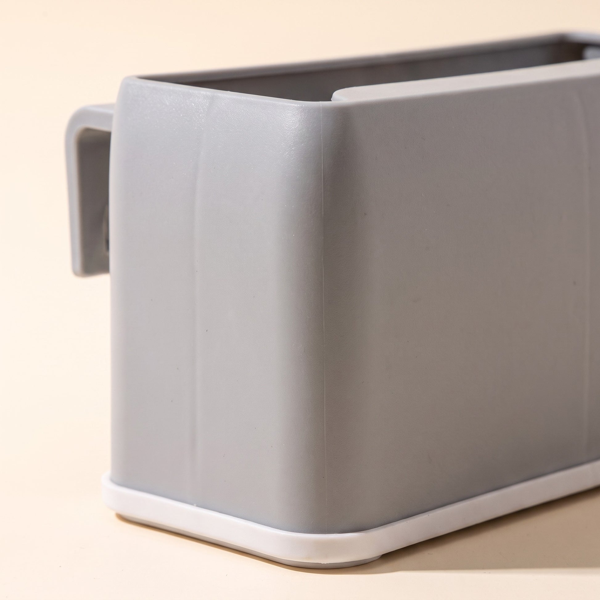 Litter Scoop Holder Caddy, close-up detail