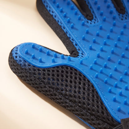 Deshedding Grooming Glove for Dogs and Cats, close-up detail