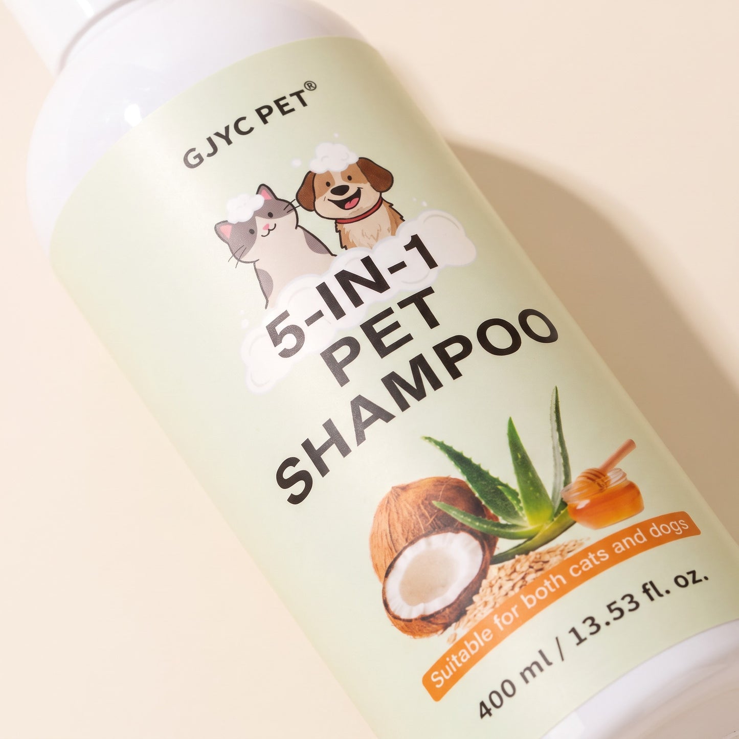 5-in-1 Pet Shampoo with Oatmeal and Aloe, close-up detail
