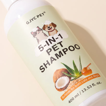 5-in-1 Pet Shampoo with Oatmeal and Aloe, close-up detail