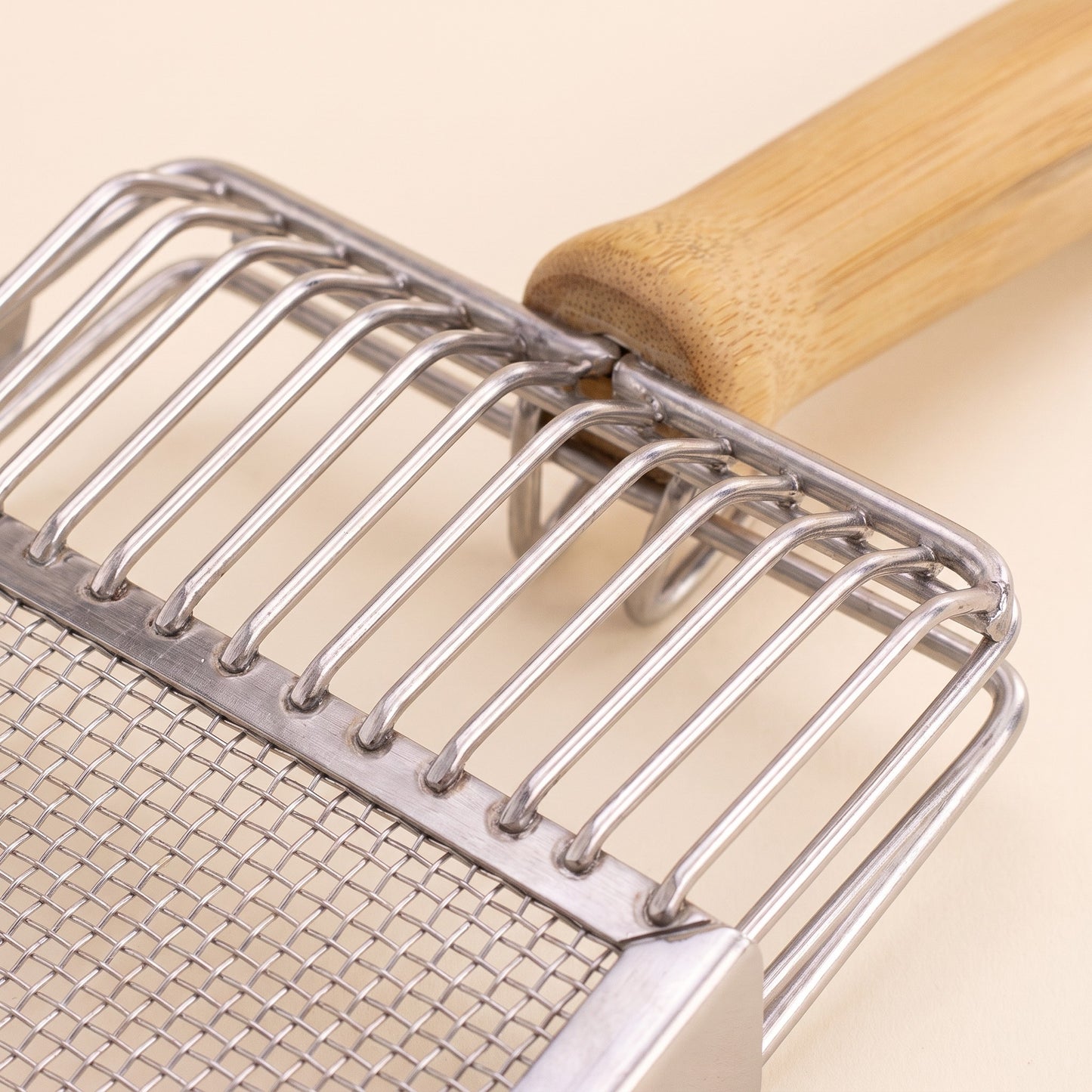 Stainless Steel Litter Scoop with Wood Handle, close-up detail