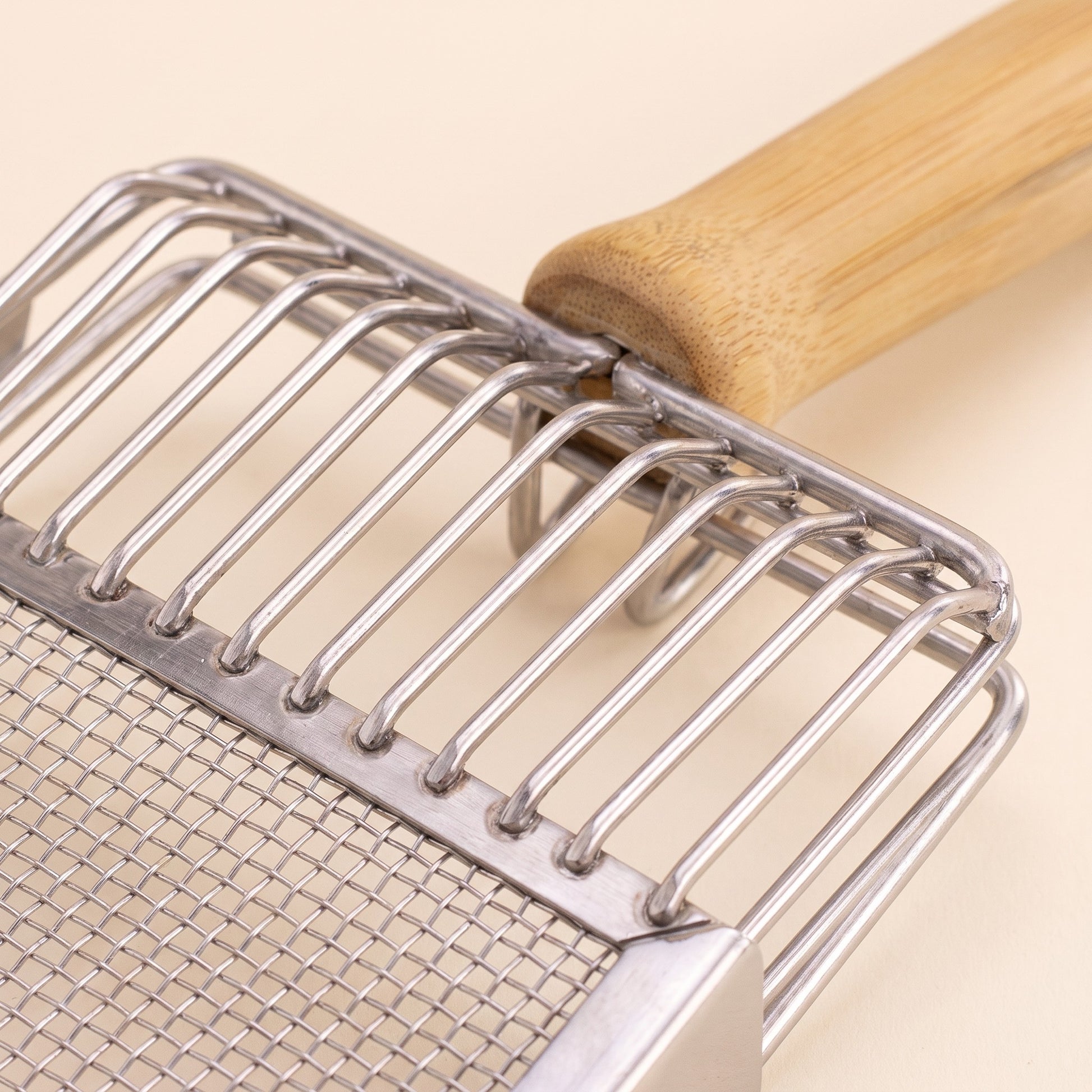 Stainless Steel Litter Scoop with Wood Handle, close-up detail