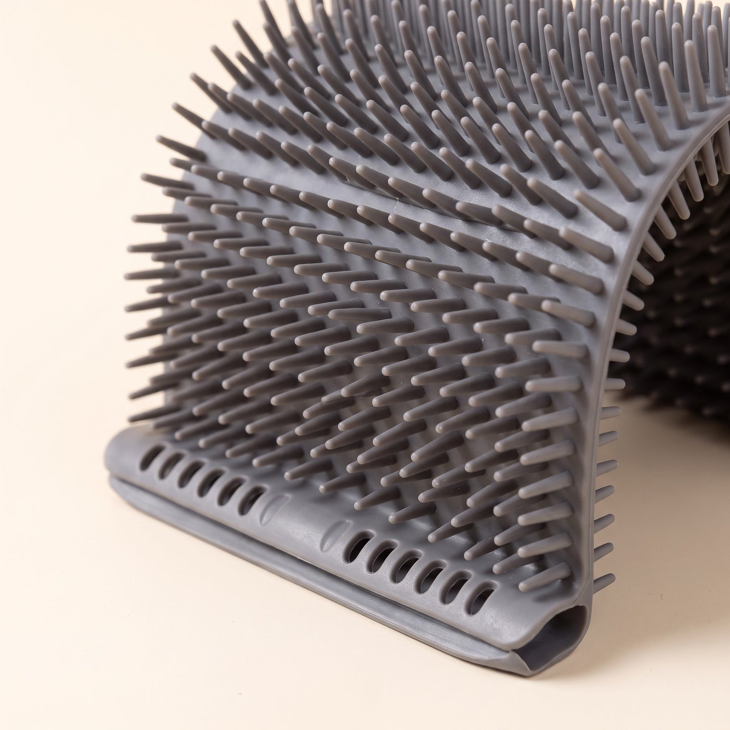 Corner Self-Groomer Brush for Cats, close-up detail