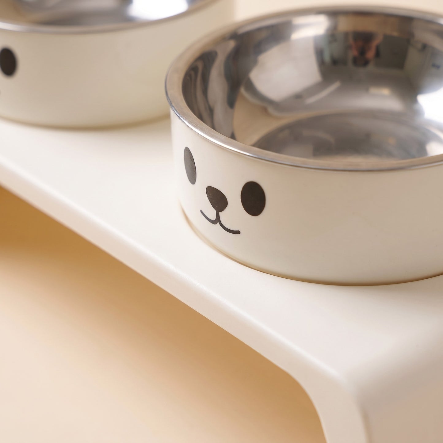Low Elevated Double Bowl Feeder, close-up detail