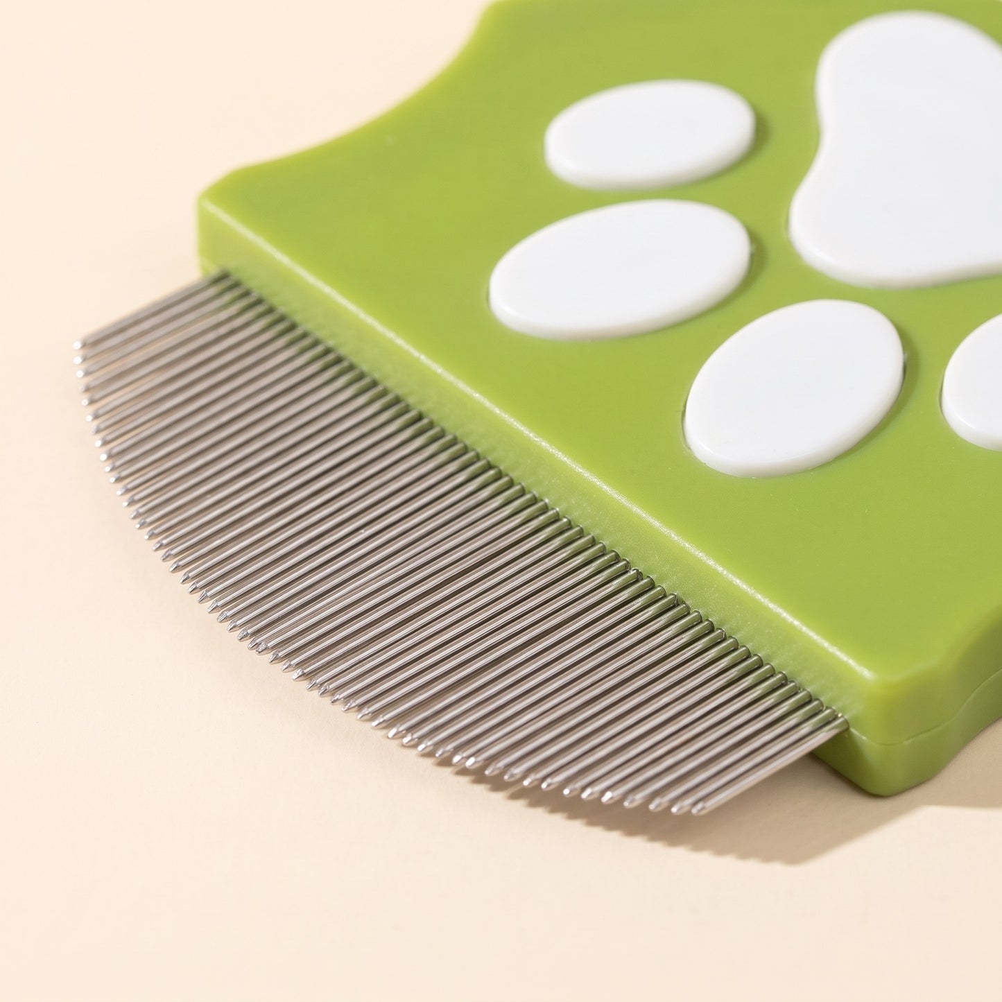 Curved Fine-Tooth Flea Comb, close-up detail