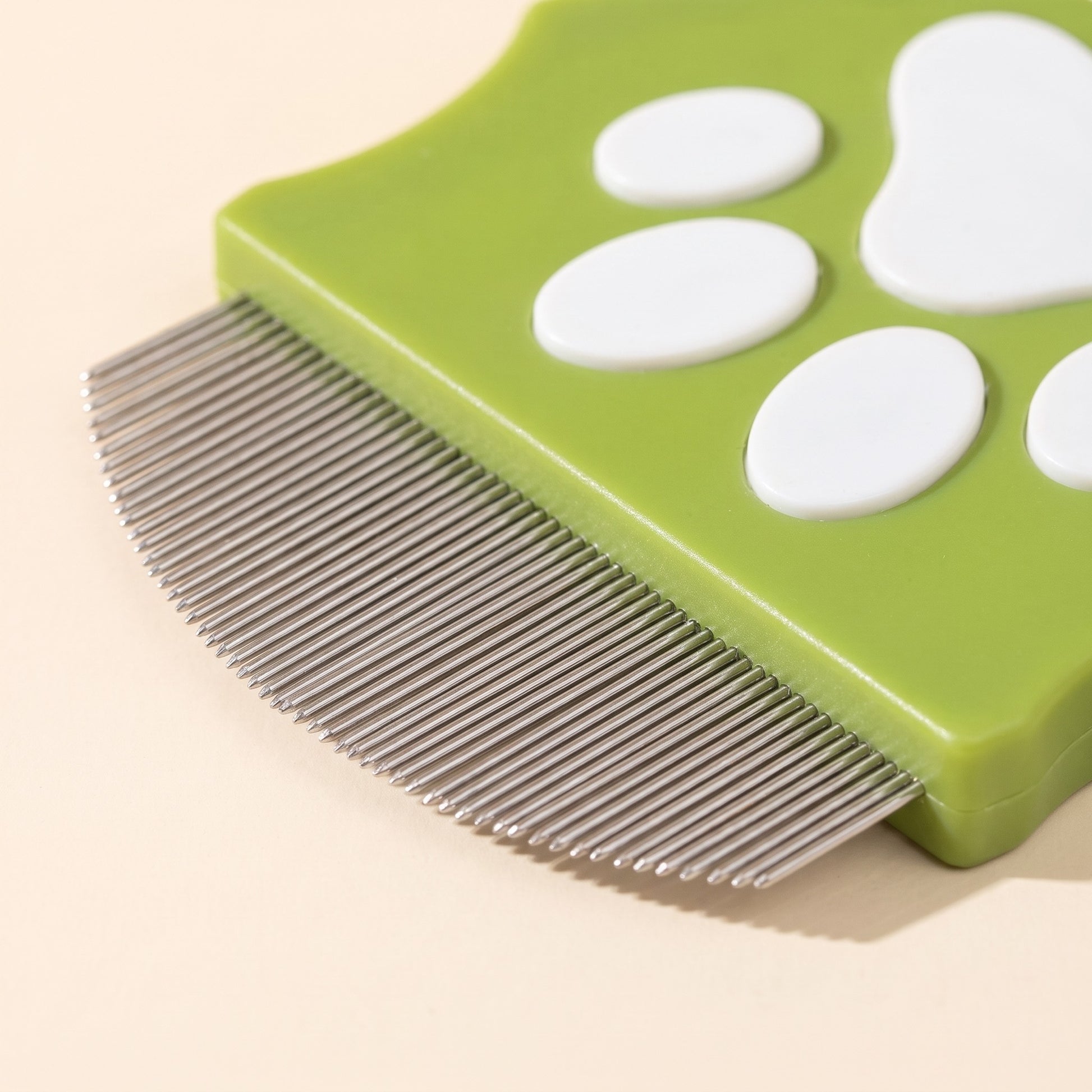 Curved Fine-Tooth Flea Comb, close-up detail