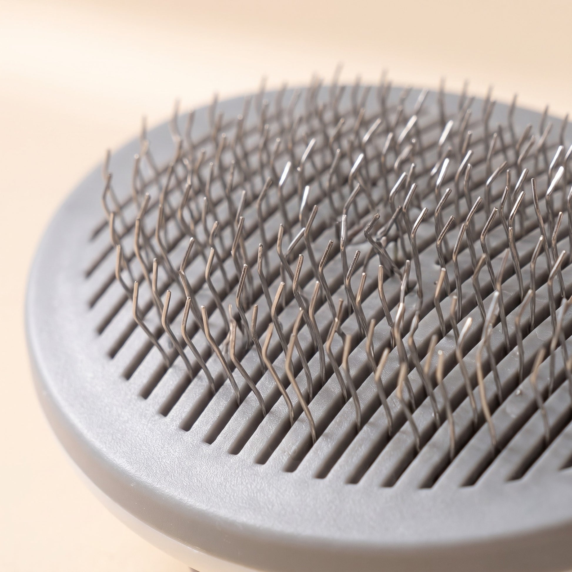 Self-Cleaning Slicker Brush, One-Click, close-up detail