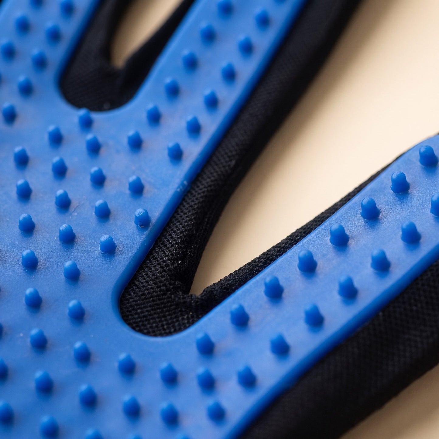 Silicone Deshedding Grooming Glove, close-up detail