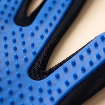 Silicone Deshedding Grooming Glove, close-up detail