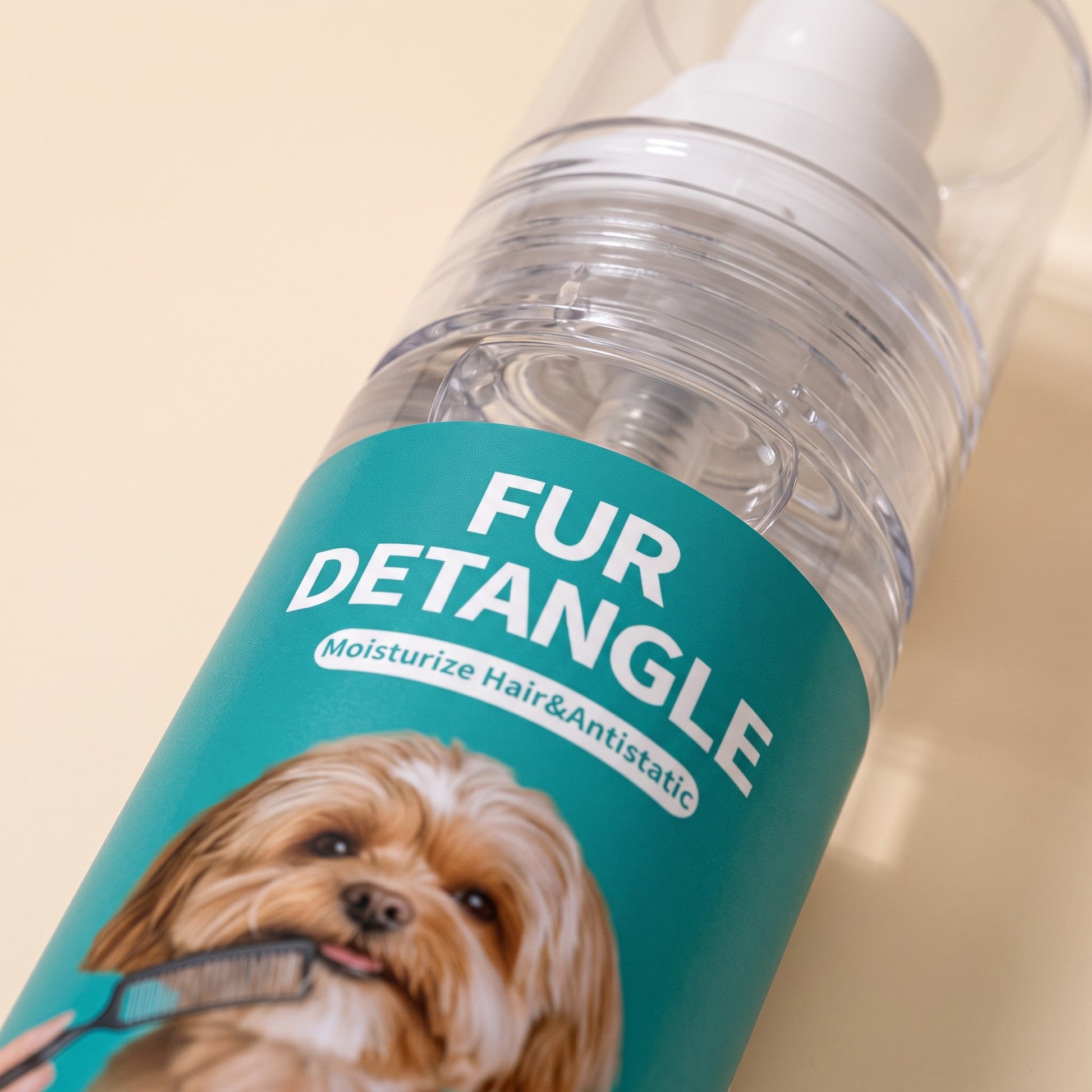 Fur Detangling Treatment Spray, close-up detail