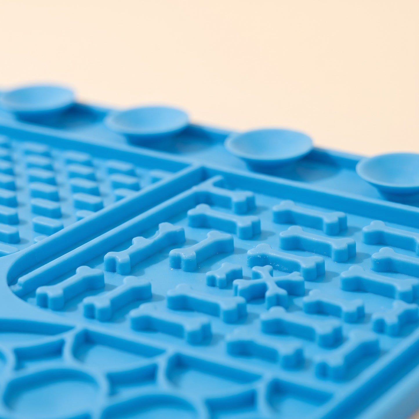 Suction Lick Mat with 60 Cups, close-up detail