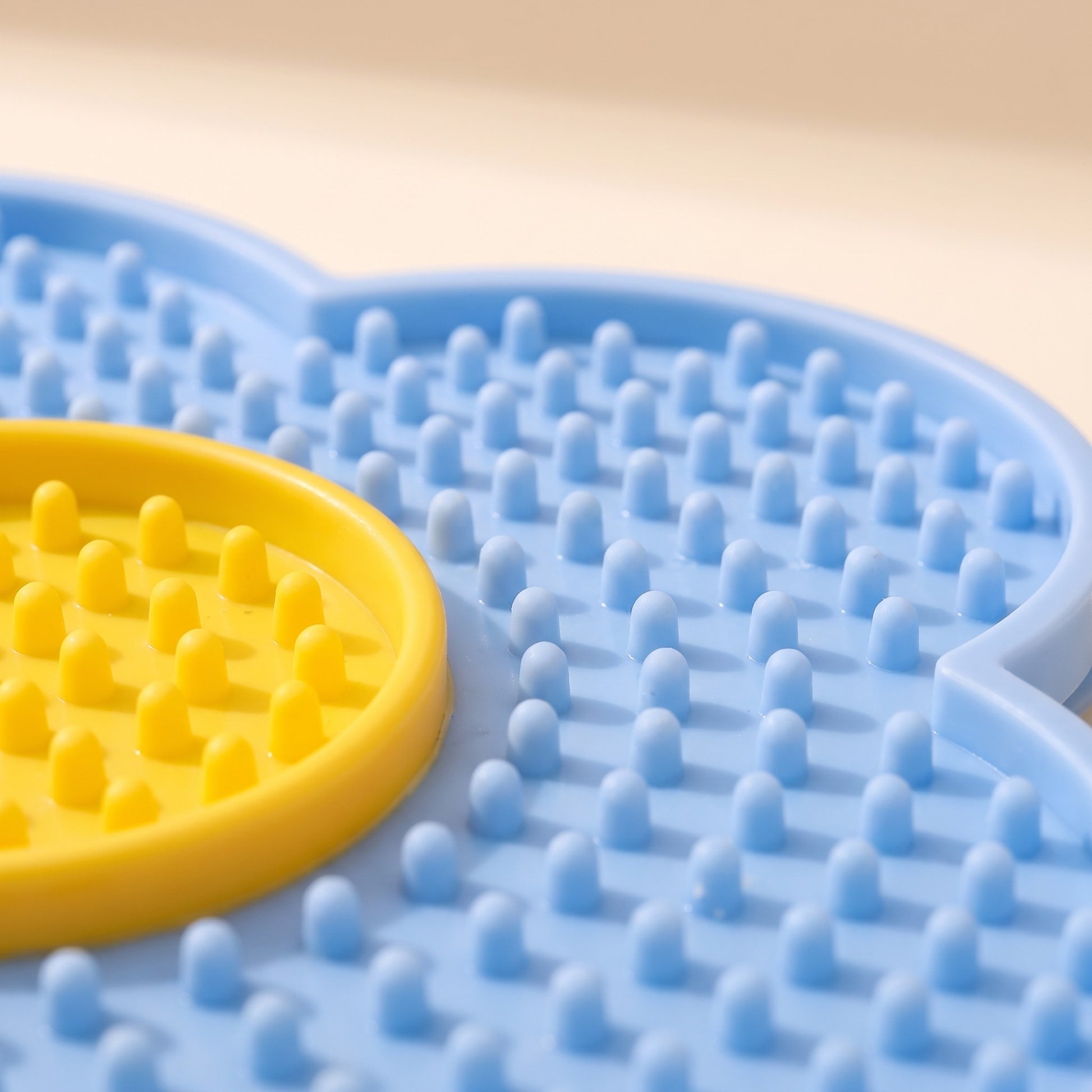 Sunflower Silicone Lick Mat, close-up detail