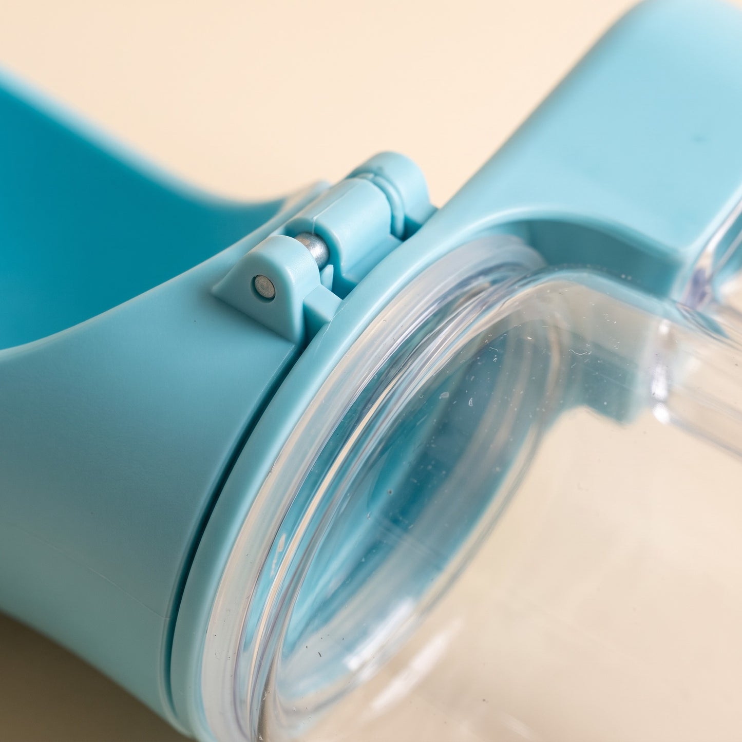 2-in-1 Travel Bottle with Food Compartment, close-up detail