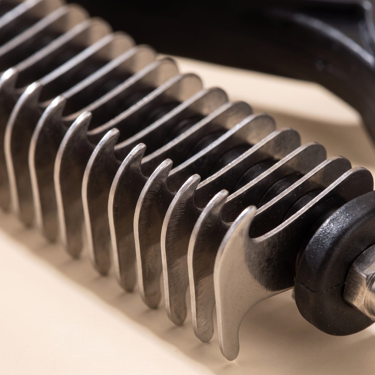 Two-Sided Dematting and Deshedding Rake, close-up detail