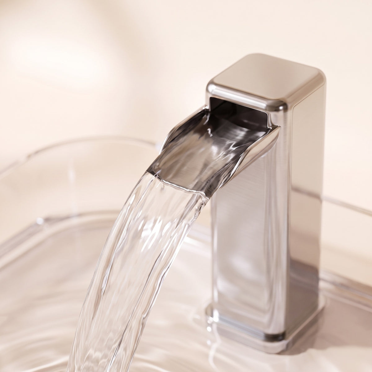 1.5L Cat Water Fountain, Transparent, close-up detail