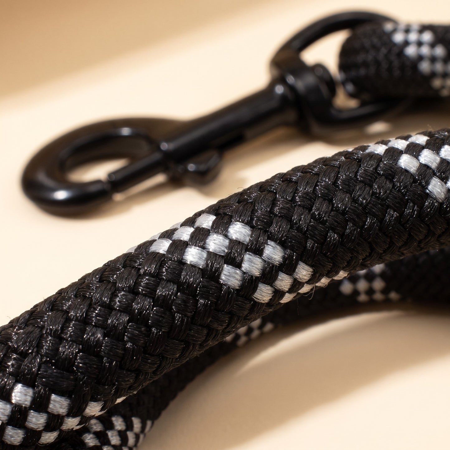 Reflective Rope Leash with Padded Handle, close-up detail