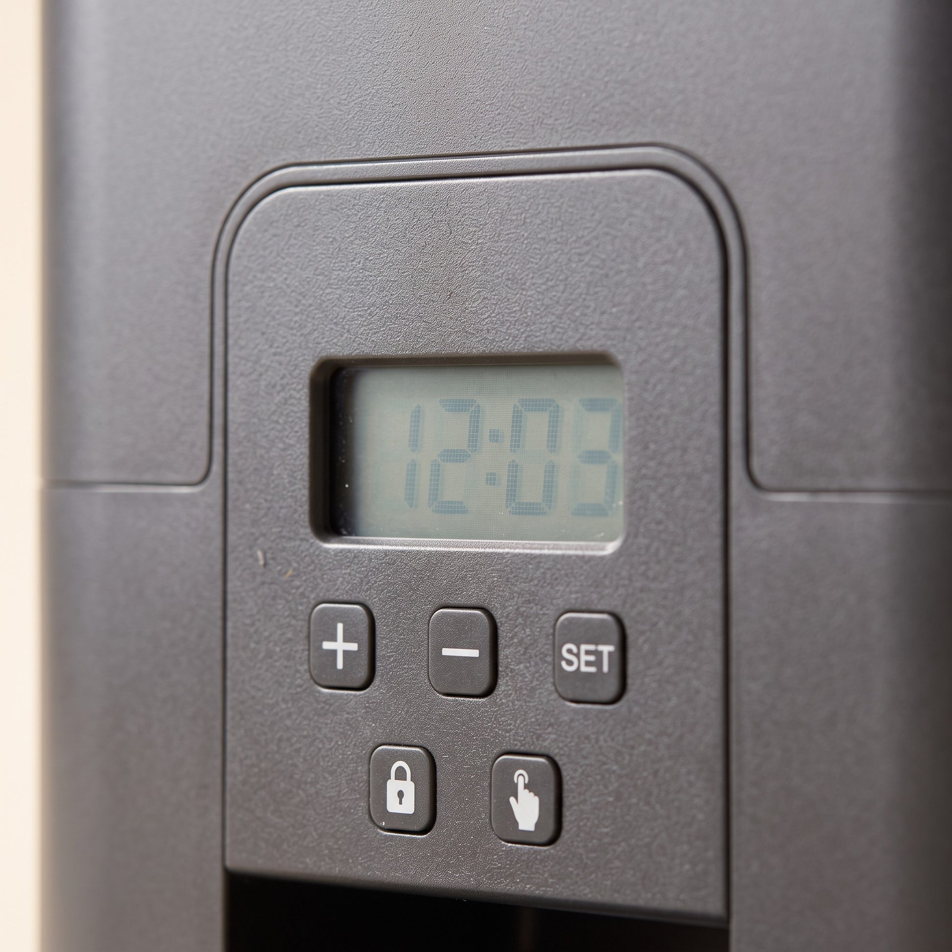 Smart Automatic Feeder with LCD and App, close-up detail