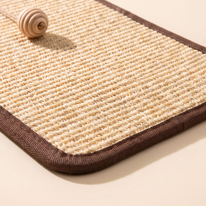Sisal Scratch Mat with Hanging Ball, 20 x 40 cm, close-up detail