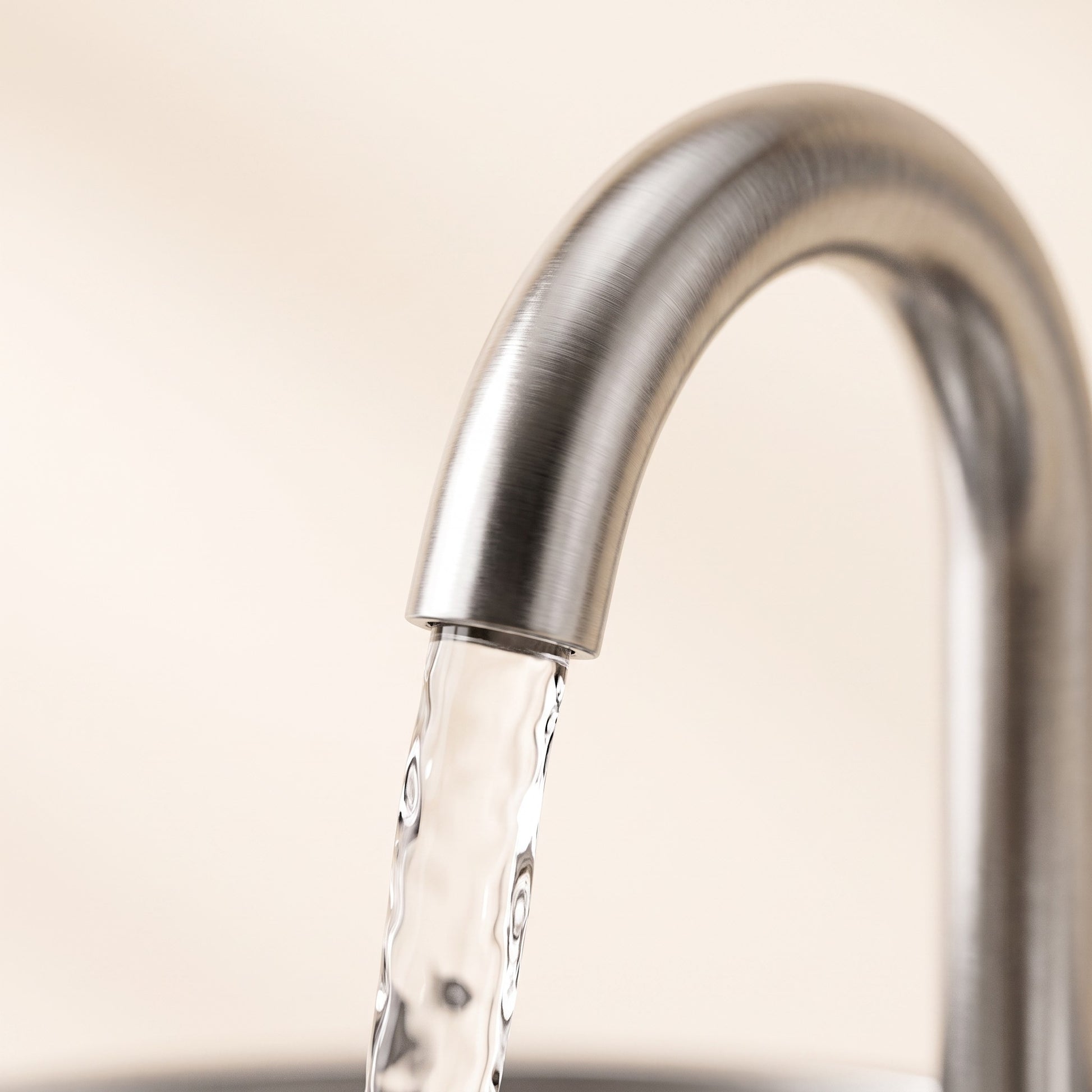 Stainless Steel Cat Water Fountain, 2.2L, close-up detail