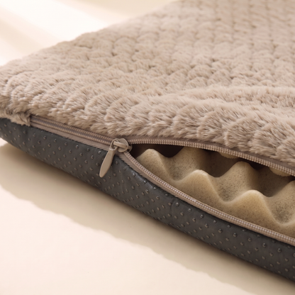 Foam Crate Mat with Washable Faux Fur Cover, close-up detail